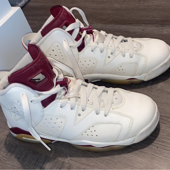 Jordan 6’s Maroon - Picture 2 of 6